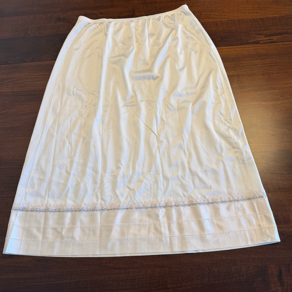 Vintage Classic Ivory trim-a-length Slip Coquette Cottagecore 80s 90s Tall Med
